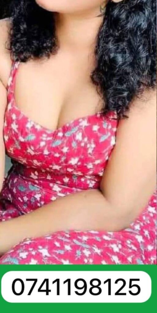 ලස්සන කෙල්ලෙක් ඉන්නවා ඔයාට හොද Service එකක් ගන්න පුළුවන්