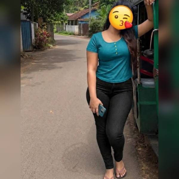 Hot girl at Nugegoda narahenpita Nawala