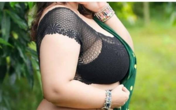 Real Tamil And Sinhala Speaking Girl Cam Show